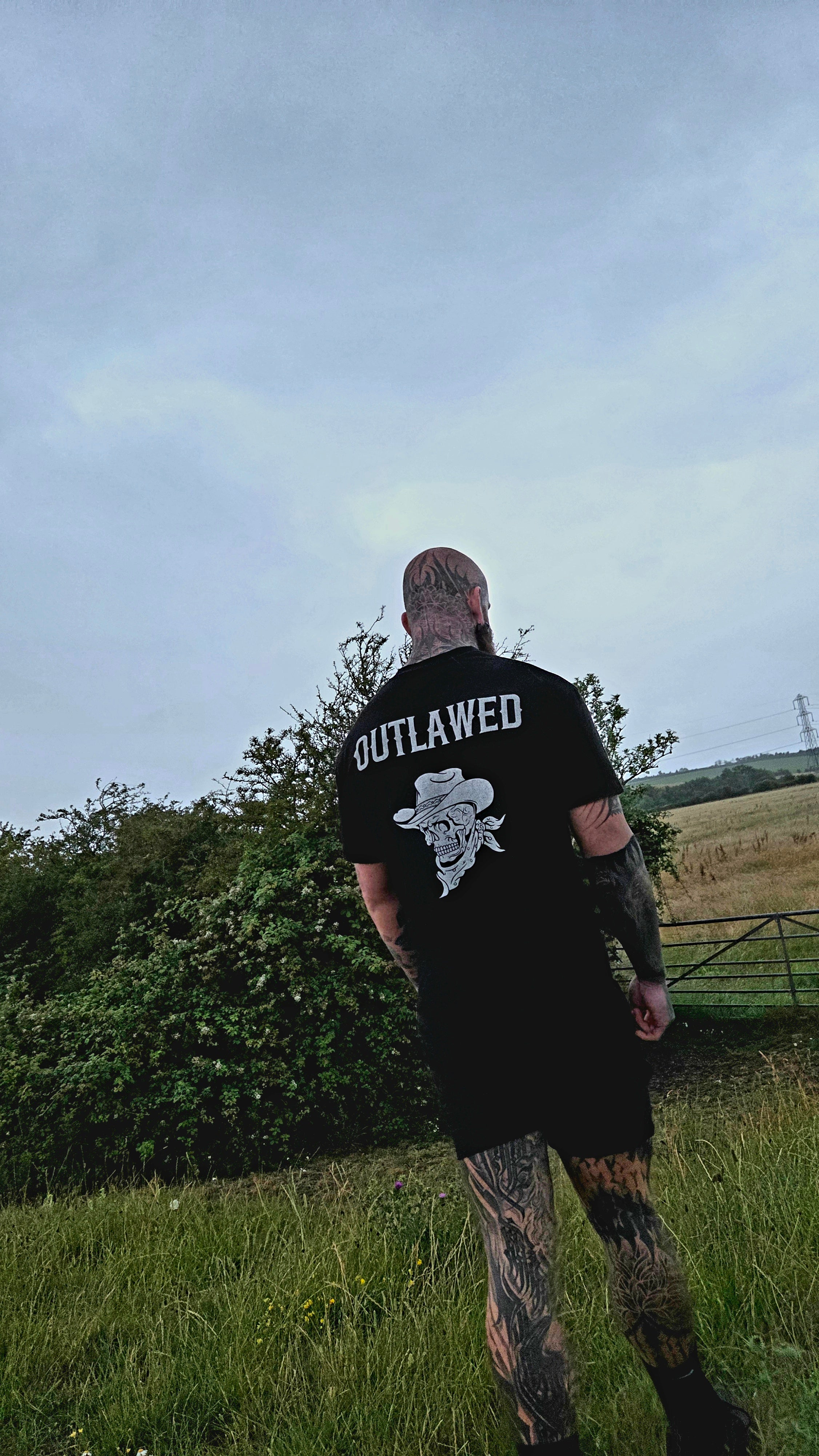 OUTLAWED TEE